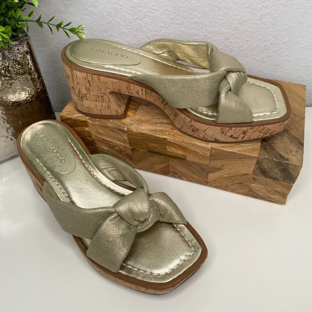 Bernardo Jolie Metalic Champaign Knot Platform Cork Heels Women's Size 7.5M‎